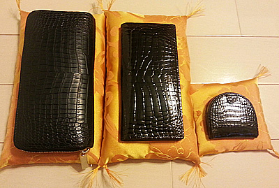クロコダイル財布を置く飾り座布団